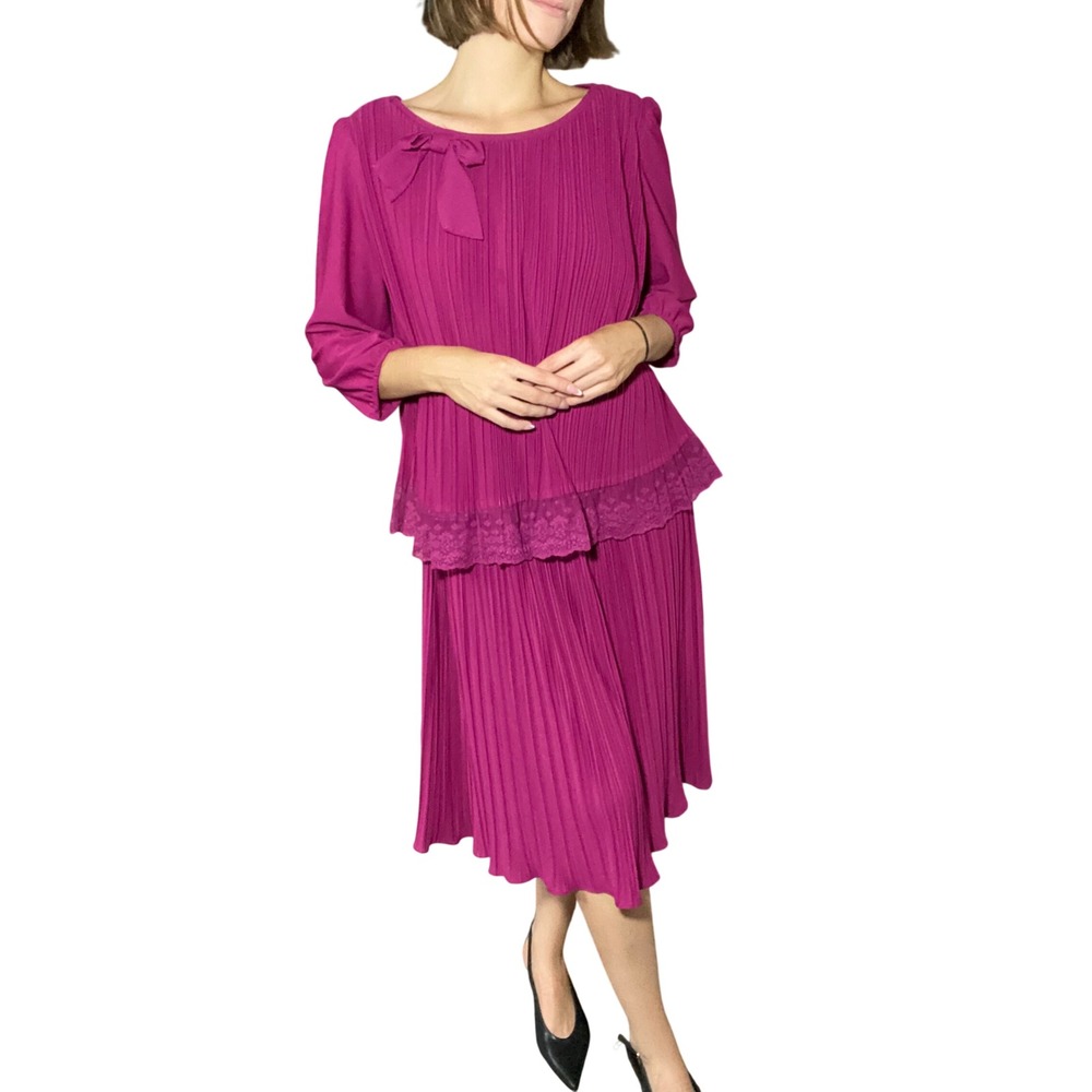 USA VTG Ms Classic Retro Magenta Pleated Lace Chiffon Midi Dress Bow Neck - 10 - Picture 10 of 10